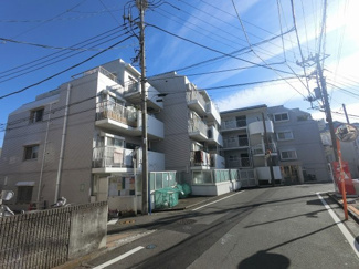 【外観】 | 総戸数33戸、1987年2月築のマンションです。
専有面積58.34平米、3LDKのお部屋となります。