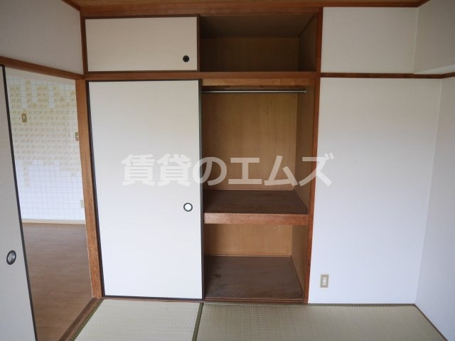 【収納】 | 小笠原ビル | 小笠原ビルの押入れ
