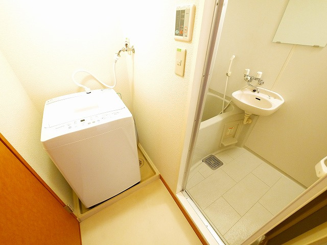 レオパレス和（南京終町）の設備|嬉しい室内洗濯機置き場があります。