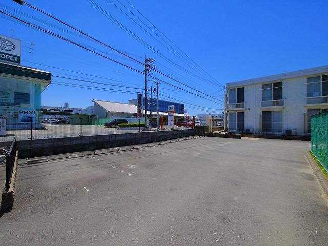 レオパレス和（南京終町）の駐車場|駐車場があるので、車を買う予定の方も安心です