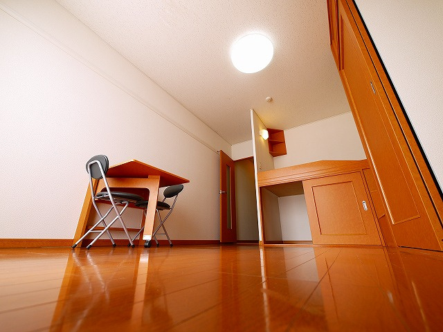 レオパレス和（南京終町）の洋室|ゆったりした洋室です