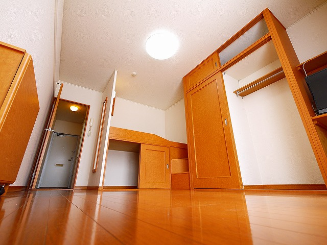 レオパレス和（南京終町）の寝室|明るい洋室です。