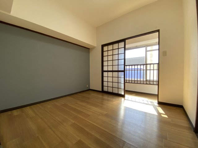 【内装】 | エスペランサ魚崎 | 床は、ダークな色目