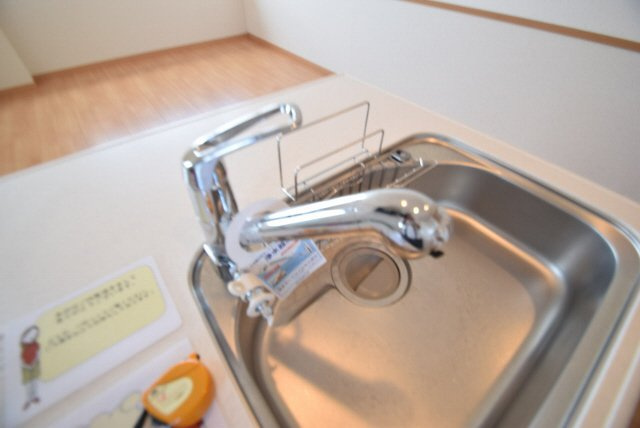 サンピタリア東船橋のキッチン|シングルレバーで湯水切り替え楽々