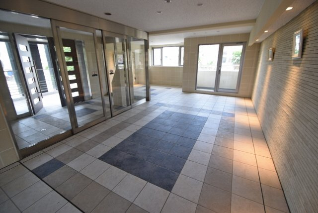 サンピタリア東船橋のロビー|広く明るいロビー