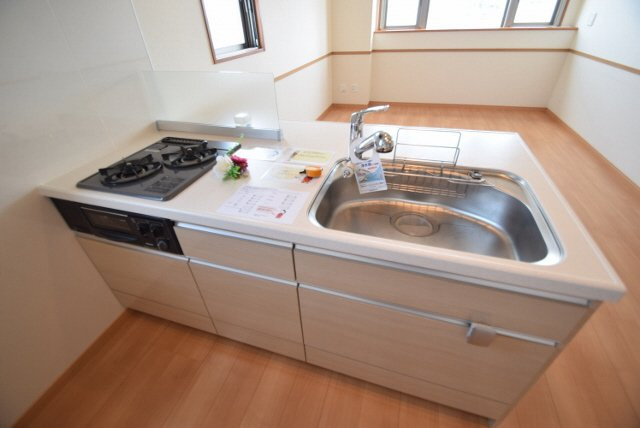 サンピタリア東船橋のキッチン|ガスコンロのシステムキッチン