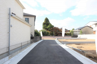 【前面道路含む現地写真】