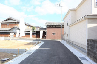 【前面道路含む現地写真】