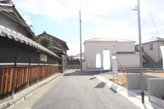 【前面道路含む現地写真】