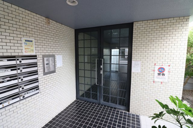 【エントランス】 | アイボリッチマンション | 毎日通るエントランスはこのようになっています