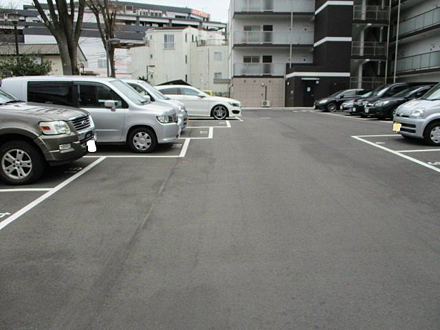 サンハイム戸塚の駐車場