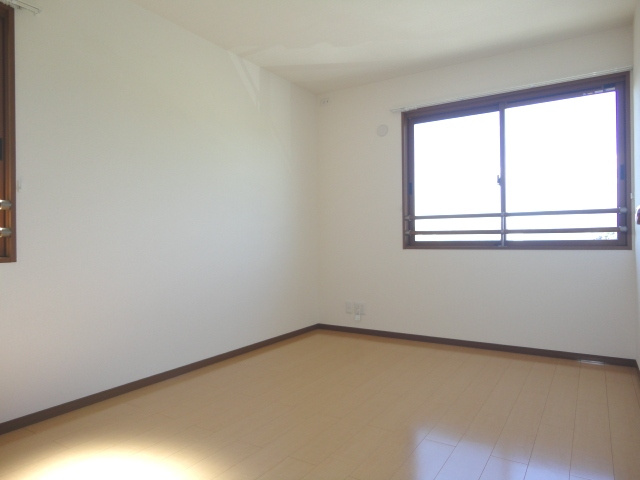 トータスモア参番館【キャッシュバック対象】の洋室|明るい洋室です