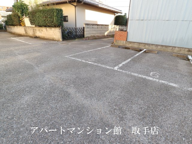 エステート寺田の駐車場