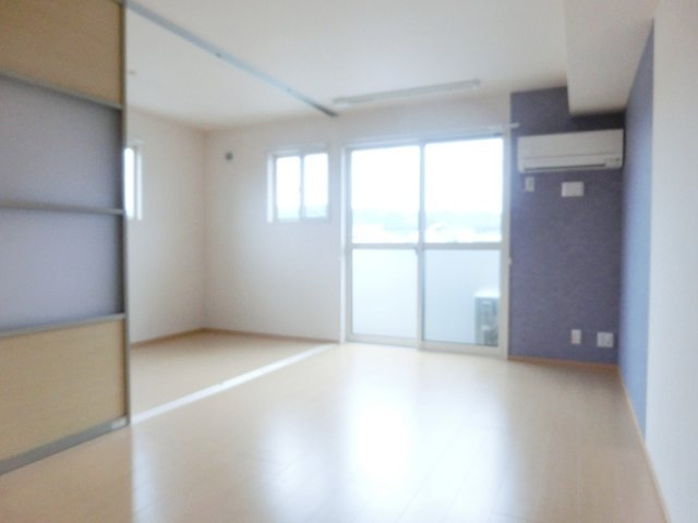 ラピネスうきは【キャッシュバック対象物件】の居間・リビング|使いやすいリビングです