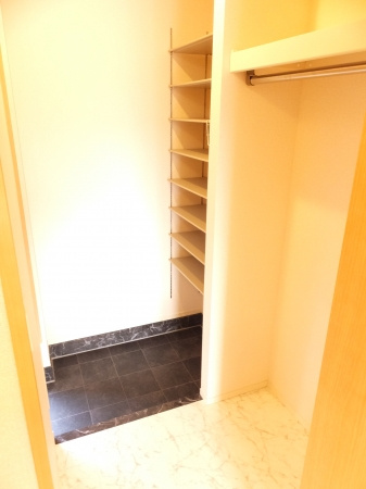 ラピネスうきは【キャッシュバック対象物件】の玄関|シンプルで使いやすい玄関です