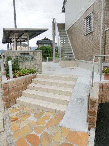 ラピネスうきは【キャッシュバック対象物件】のエントランス|毎日通るエントランスはこのようになっています