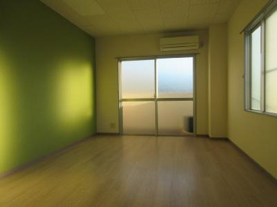 バルーンクラブ2の居間・リビング|洋室