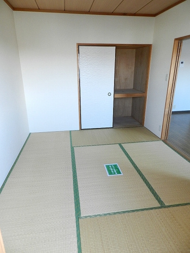 プレミール薬円台の和室