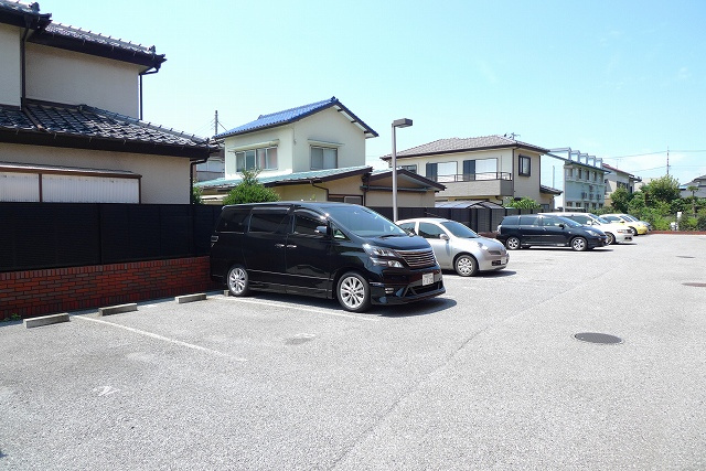 プレミール薬円台の駐車場