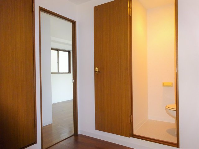 クレセントマンションの内装