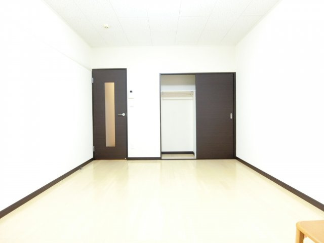 レオネクストフラワーヒルⅢの居間・リビング