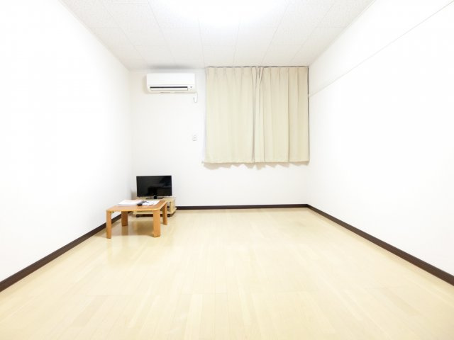 レオネクストフラワーヒルⅢの洋室