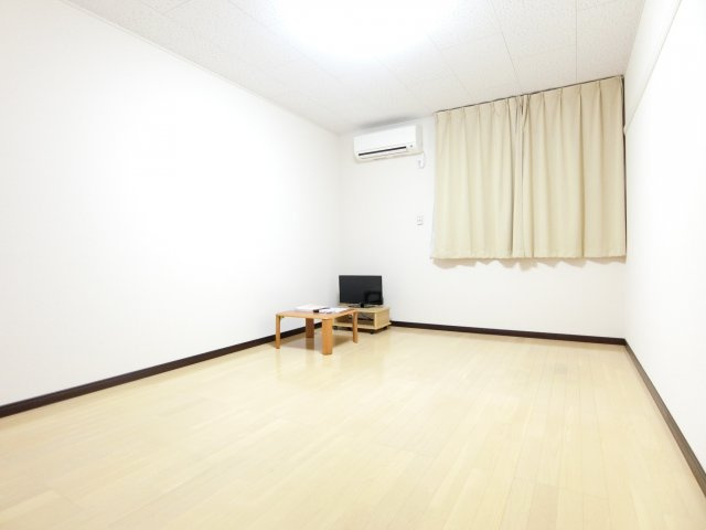 レオネクストフラワーヒルⅢの居間・リビング