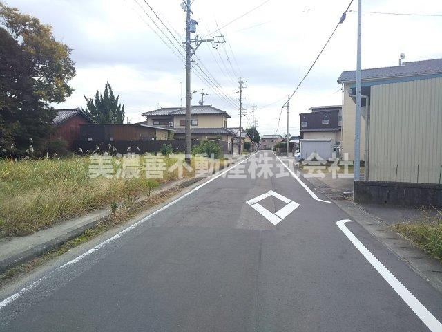 ５５８０７　各務原市川島松原町土地の前面道路含む現地写真