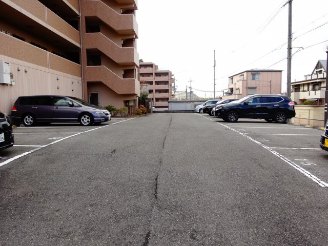 ラ・メゾンMSⅡの駐車場