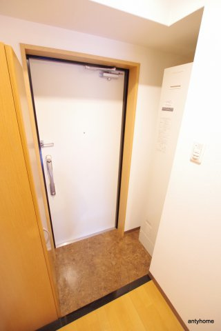 ラナップスクエア南森町ネクストステージ　仲介手数料無料の玄関