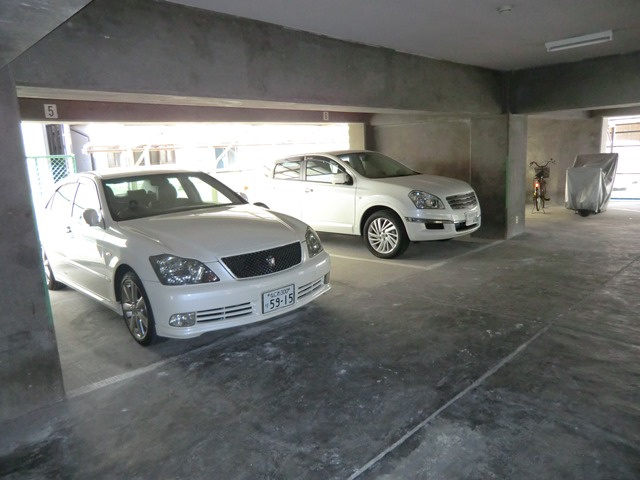 大阪市淀川区野中南１丁目の賃貸マンションの駐車場