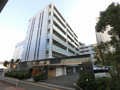 【外観】 | クリオ横浜シーサイド | 二面バルコニー付の三方角部屋につき採光・風通良好。
住まいの独立性を高める玄関ポーチ付です。