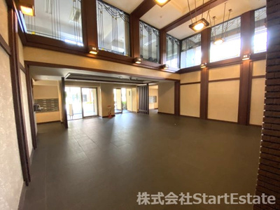 【エントランス】 | グランディア山坂 | ゆとりのあるエントランスです