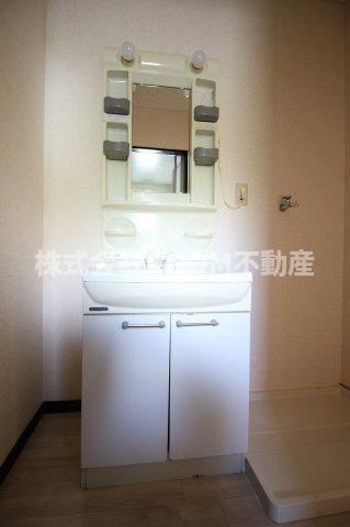 センチュリーハイツRYOの独立洗面台|朝の身支度には欠かせない独立洗面化粧台