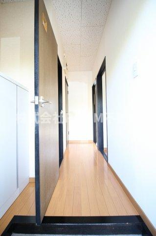 センチュリーハイツRYOの内装|明るい室内です