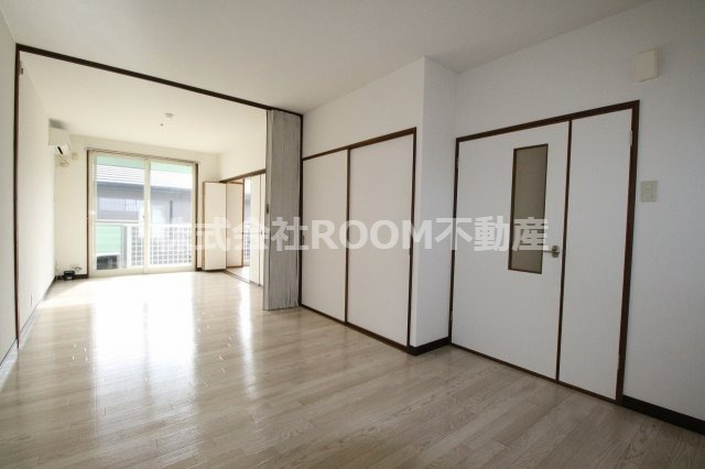 エクセレントハイツの居間・リビング|使いやすいリビングです