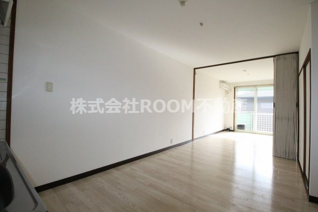 エクセレントハイツの居間・リビング|ゆったりとしたリビングです