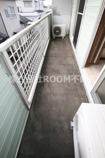 エクセレントハイツのバルコニー|暖かな日差しのふりそそぐバルコニー