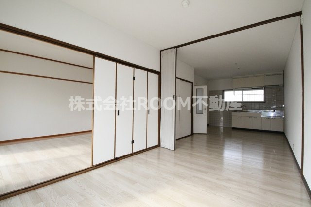 エクセレントハイツの居間・リビング|ゆったりとした居間です