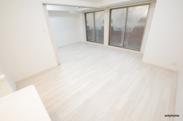 ORSUS新大阪　仲介手数料無料の居間・リビング