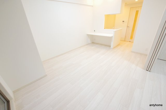 ORSUS新大阪　仲介手数料無料の居間・リビング