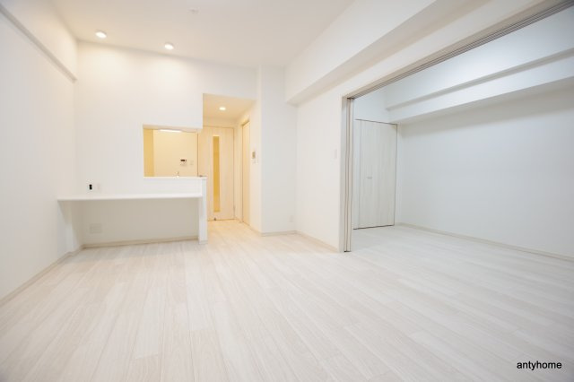 ORSUS新大阪　仲介手数料無料の居間・リビング