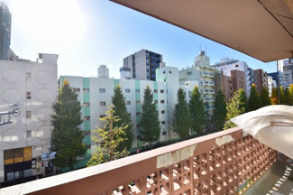 【展望】 | バルコニーからは開放的な景色が眺められます。