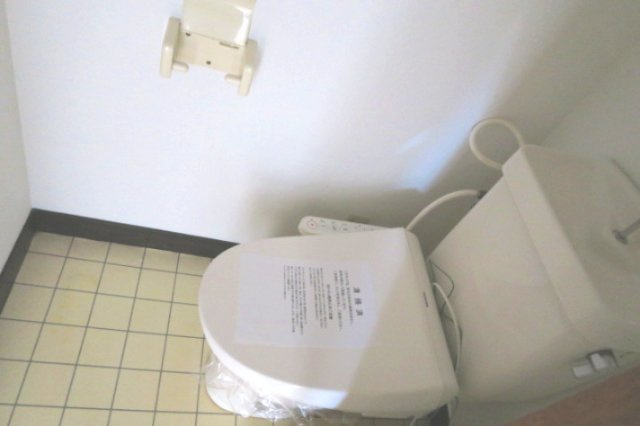 恵Houseのトイレ|温水洗浄便座付き
