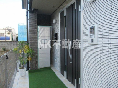 【エントランス】 | Charme Lacine(シャルム　ラシーネ）（長瀬賃貸） | ゆとりのあるエントランスです