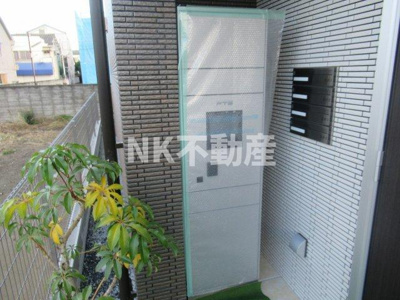 【その他共用部分】 | Charme Lacine(シャルム　ラシーネ）（長瀬賃貸） | 宅配ボックスです