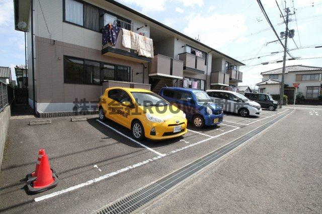 ヴィーブル雅の駐車場|駐車場に車を止められます