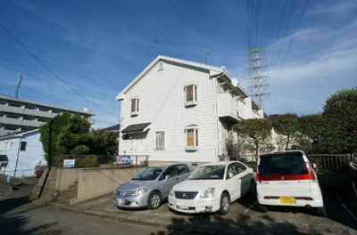 【その他共用部分】 | ドミール港北【SHM】 | いつでも目の届く敷地内に駐車場があります♪お車をお持ちのファミリーさんにオススメです☆