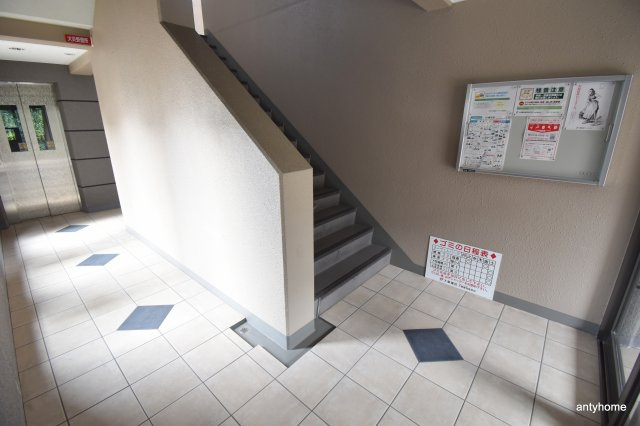ヌーヴェルバーグ　仲介手数料無料のロビー