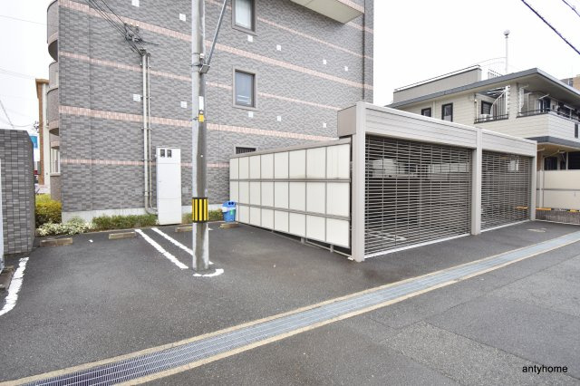 ヌーヴェルバーグ　仲介手数料無料の駐車場